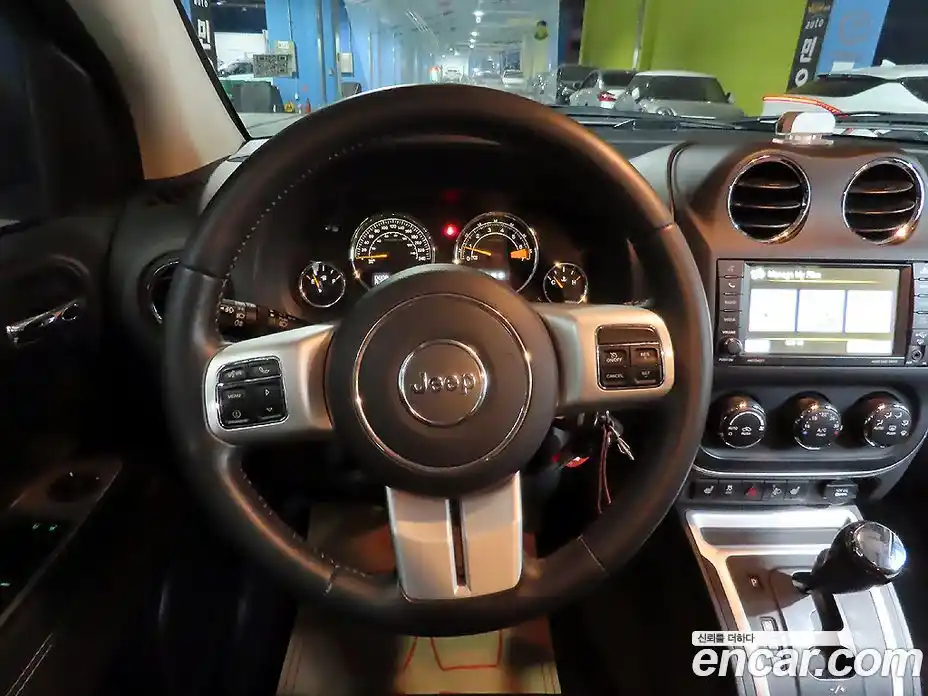 Jeep Compass 2015 2.4 гидро в Москве № 186859, фото 11