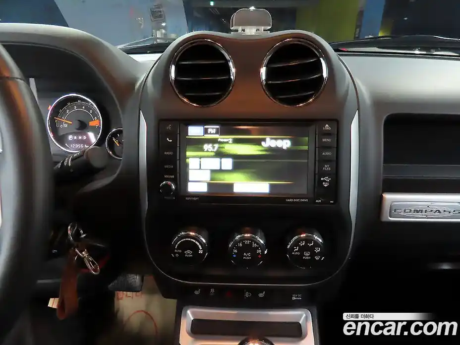 Jeep Compass 2015 2.4 гидро в Москве № 186859, фото 13
