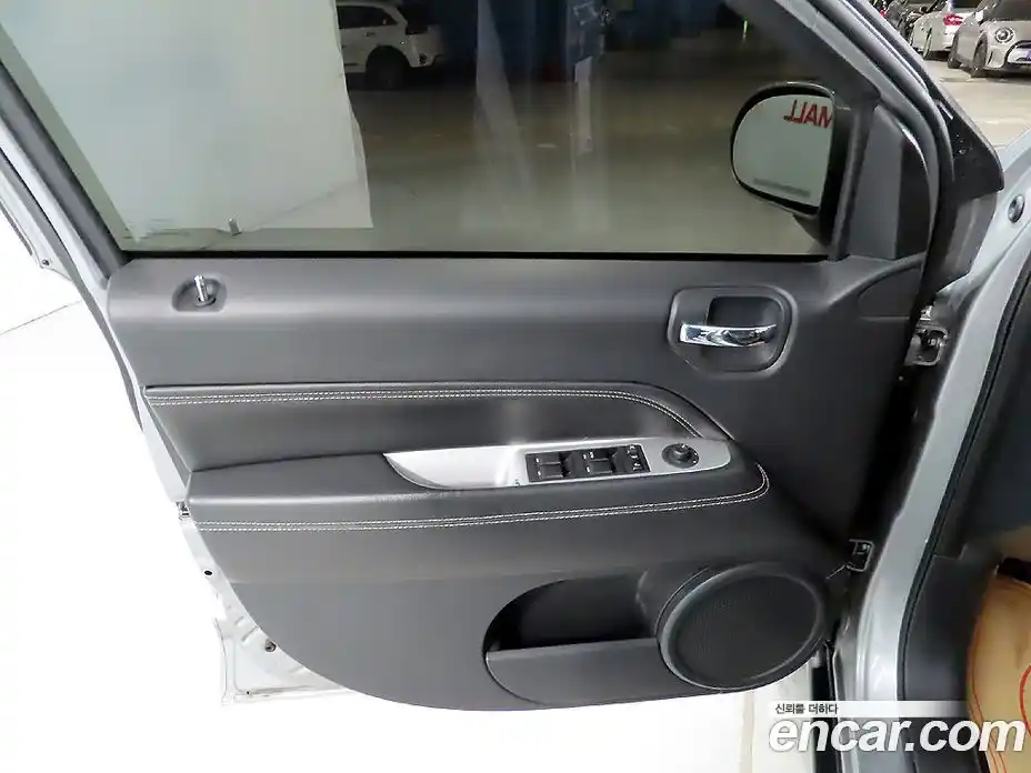 Jeep Compass 2015 2.4 гидро в Москве № 186859, фото 15