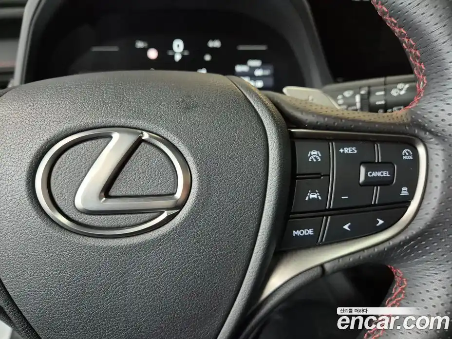 Lexus UX 2024 2.0 вариатор в Москве № 214756, фото 18