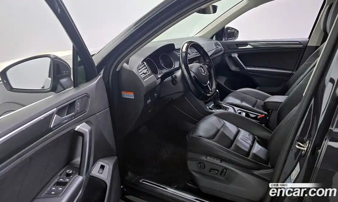 Volkswagen Tiguan 2020 2.0 гидро в Москве № 215084, фото 10