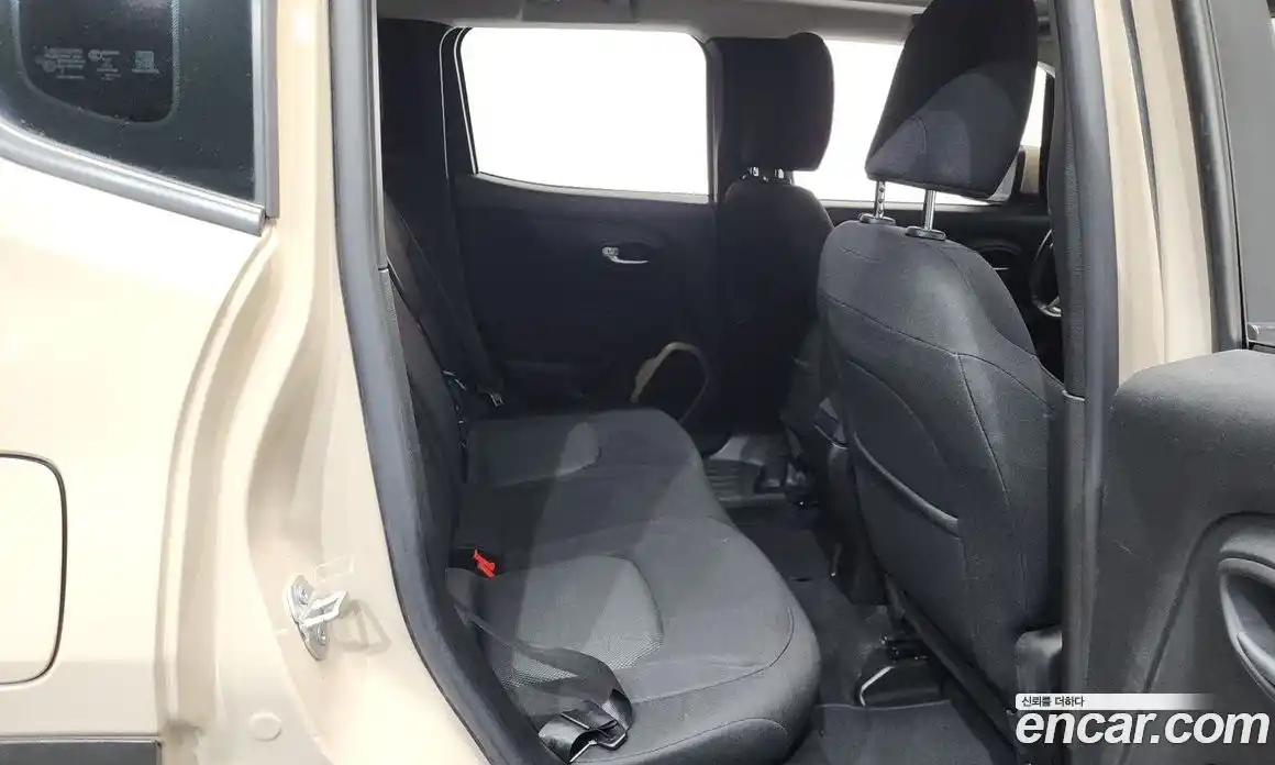 Jeep Renegade 2015 2.4 гидро в Москве № 302251, фото 12