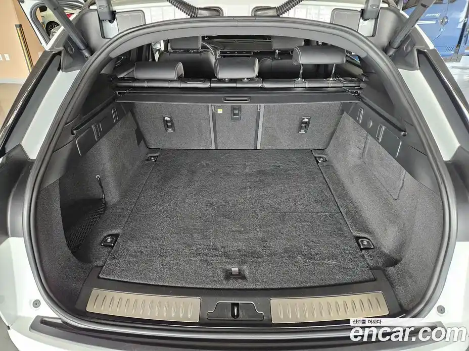 Land Rover Range-Rover Velar 2023 3.0 гидро в Москве № 431675, фото 15