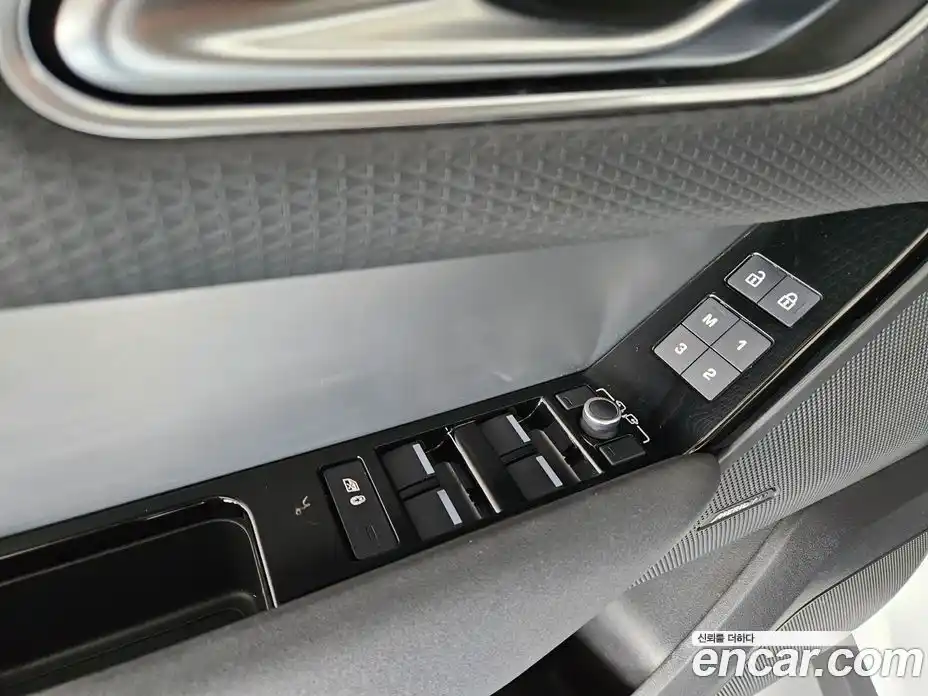 Land Rover Range-Rover Velar 2023 3.0 гидро в Москве № 431675, фото 8