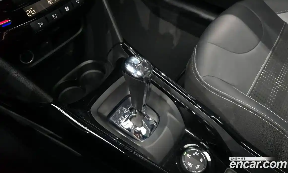 Peugeot 2008 2018 1.6 вариатор в Москве № 717508, фото 9