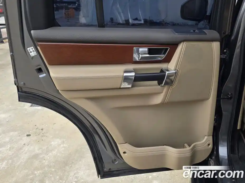 Land Rover Discovery 2016 3.0 гидро в Москве № 724669, фото 18