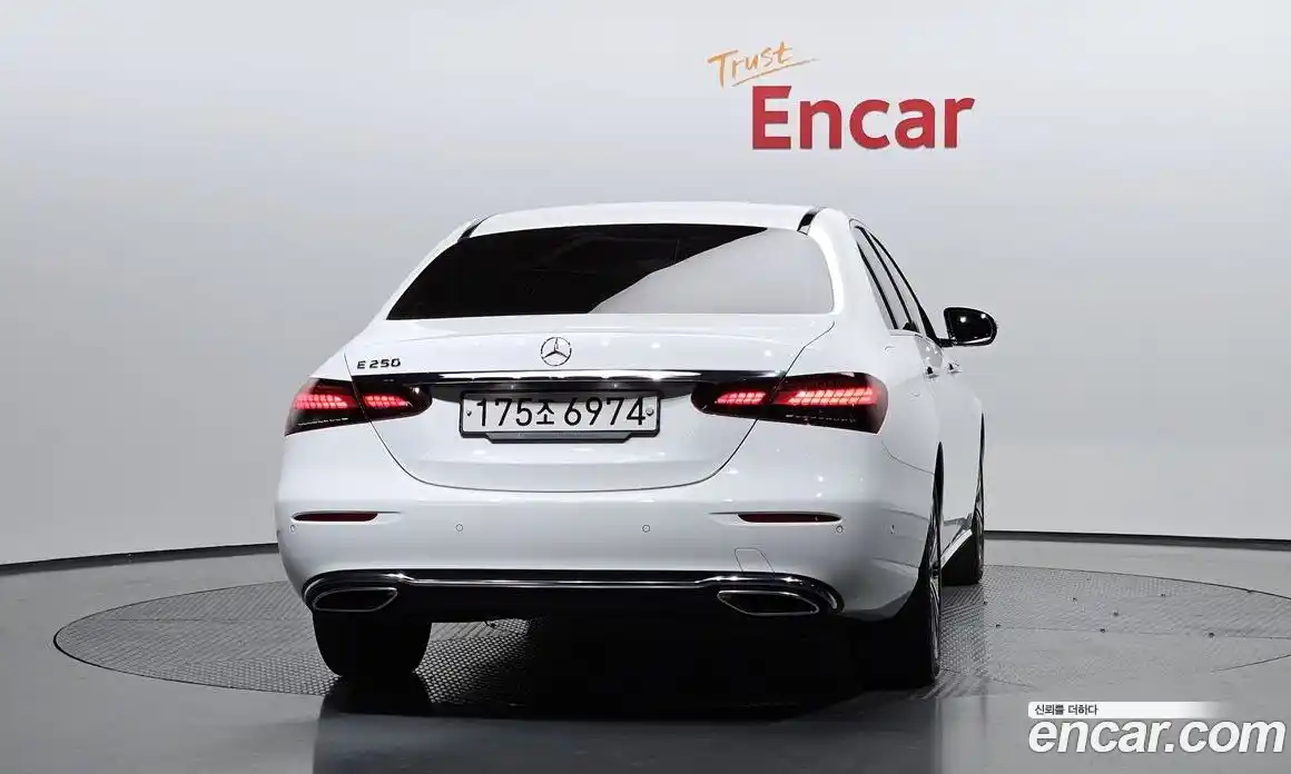 Mercedes-Benz E-Class 2022 2.0 гидро, фото 4