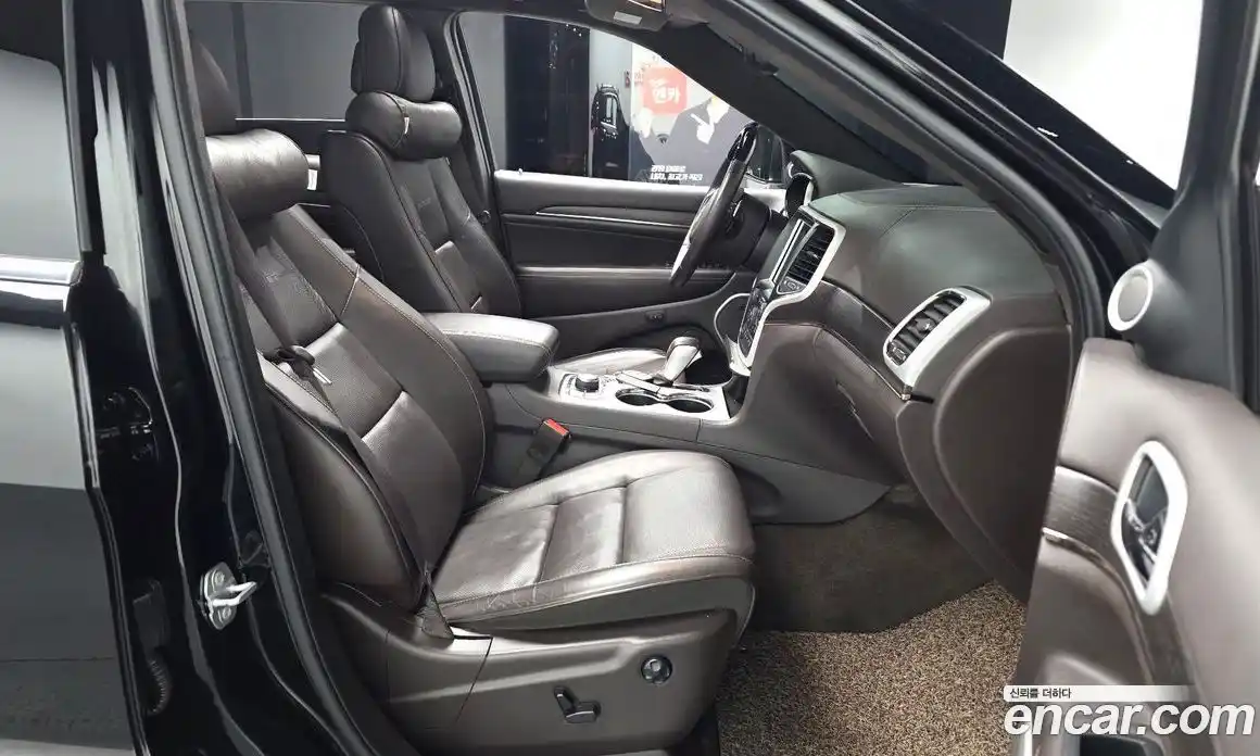 Jeep Cherokee 2018 3.0 гидро в Москве № 826633, фото 10