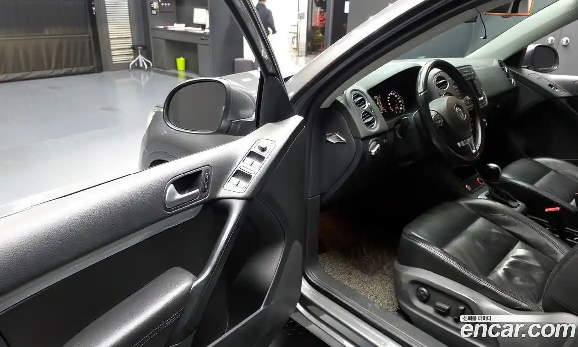 Volkswagen Tiguan 2014 2.0 гидро в Москве № 862450, фото 11
