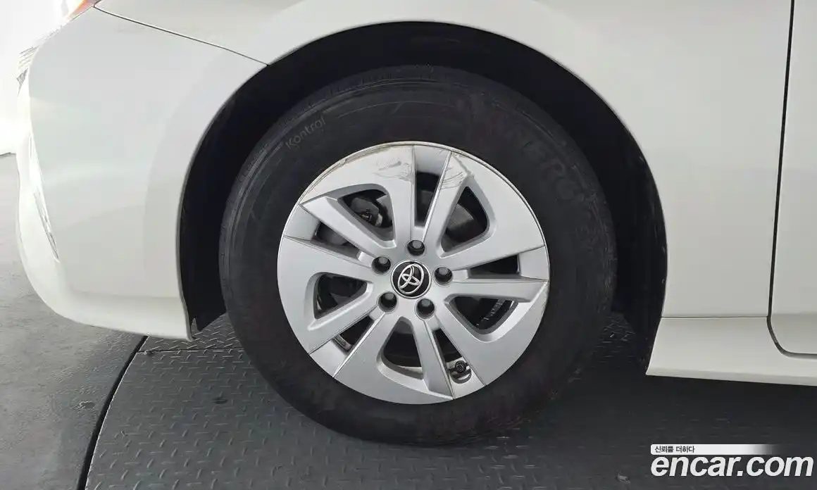 Toyota Prius 2017 1.8 гидро в Москве № 863007, фото 5