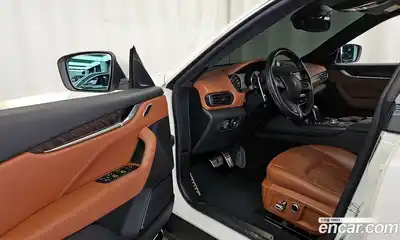 Maserati Levante 2022 2.0 гидро в Москве № 863365, миниатюра 10