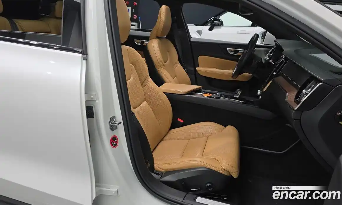 Volvo V60 2021 2.0 гидро в Москве № 894291, фото 10
