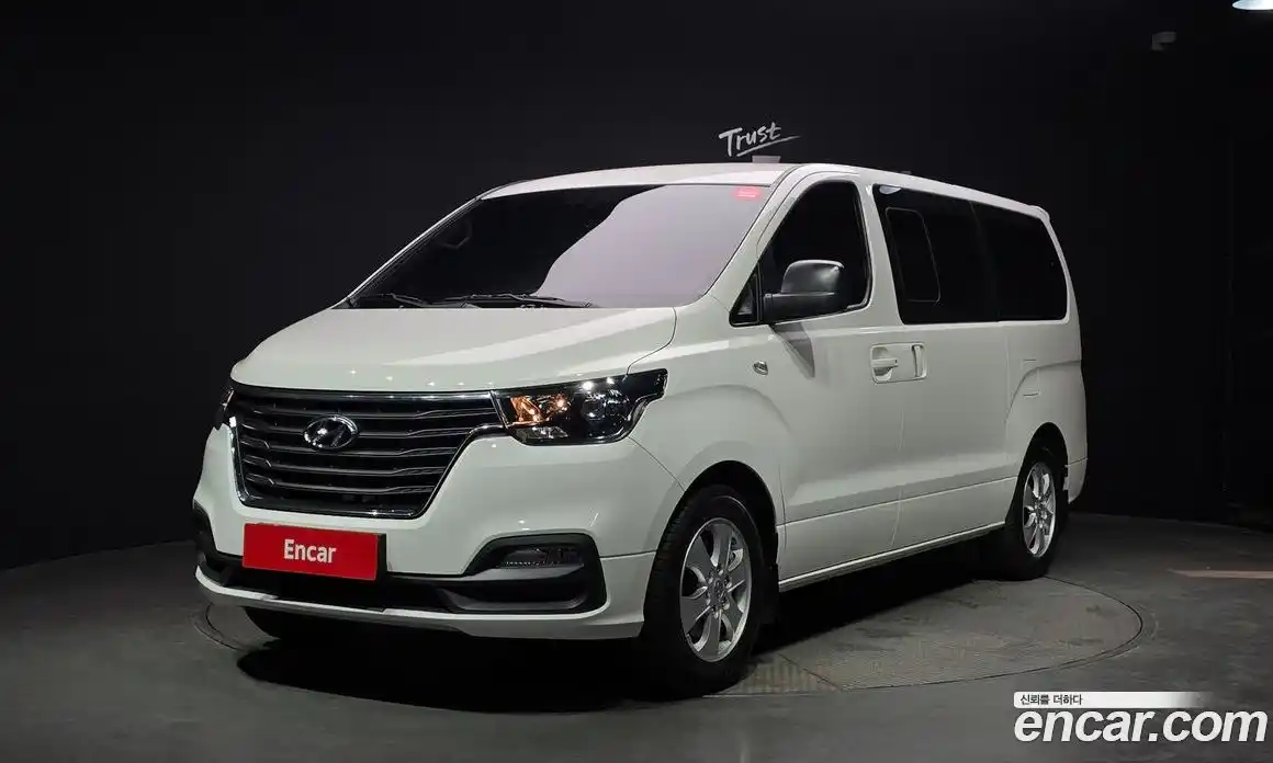 Hyundai Starex 2018 2.5 Автомат в Москве № 1002006, фото 1