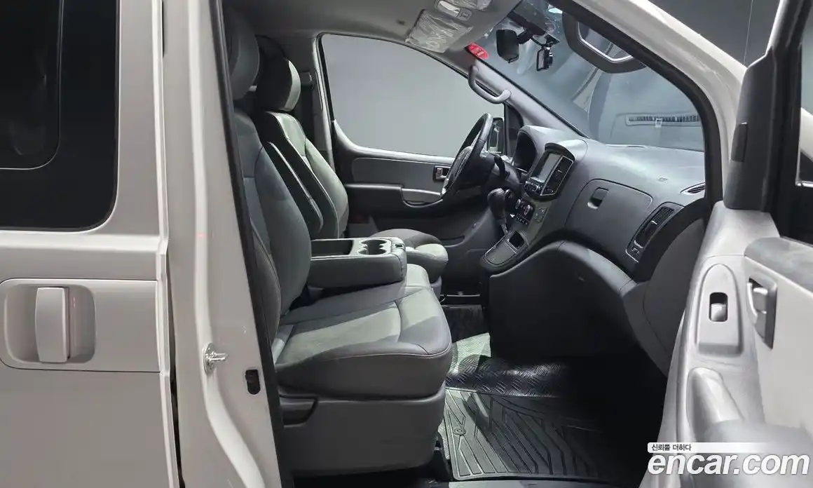 Hyundai Starex 2018 2.5 Автомат в Москве № 1002006, фото 12