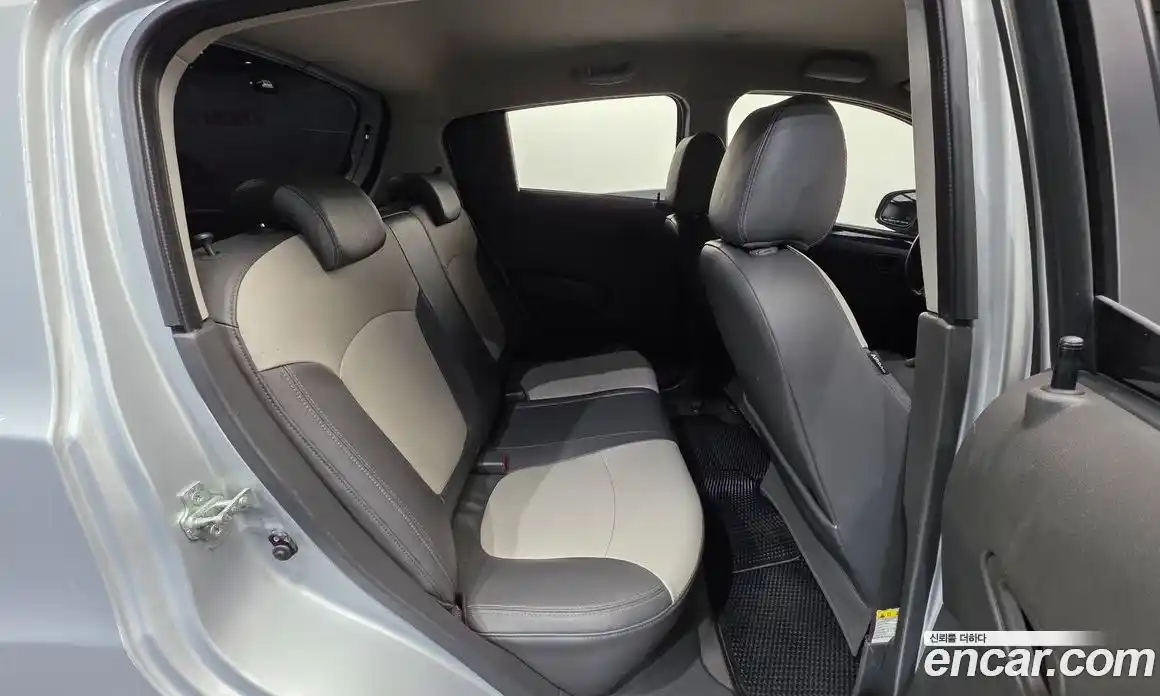 Chevrolet Spark 2012 1.0 Механическая в Москве № 1012472, фото 19