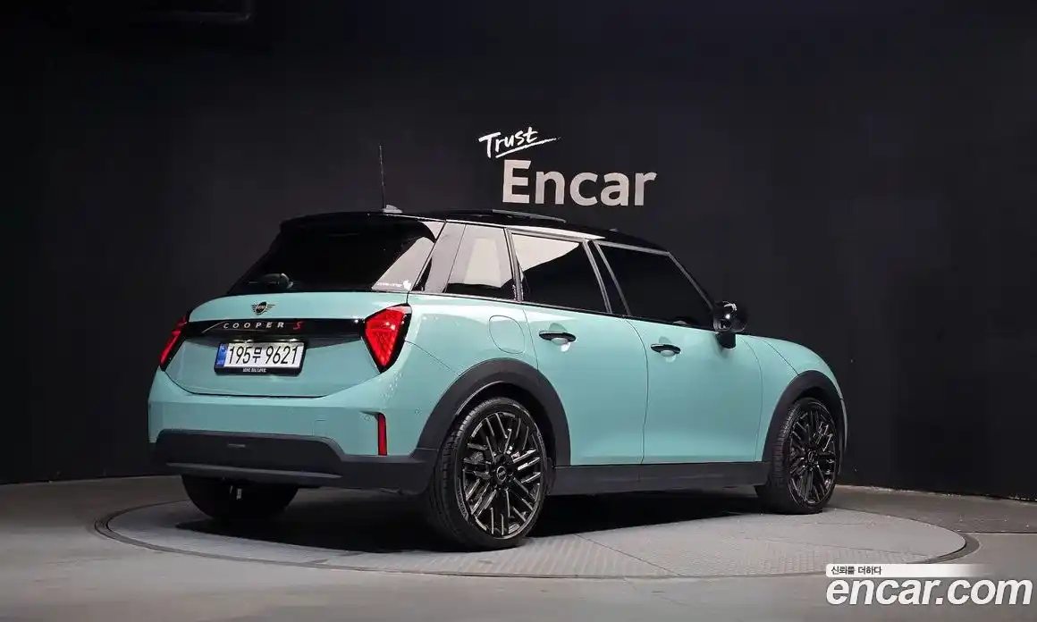 Mini Cooper 2025 2.0 гидро в Москве № 1013603, фото 2