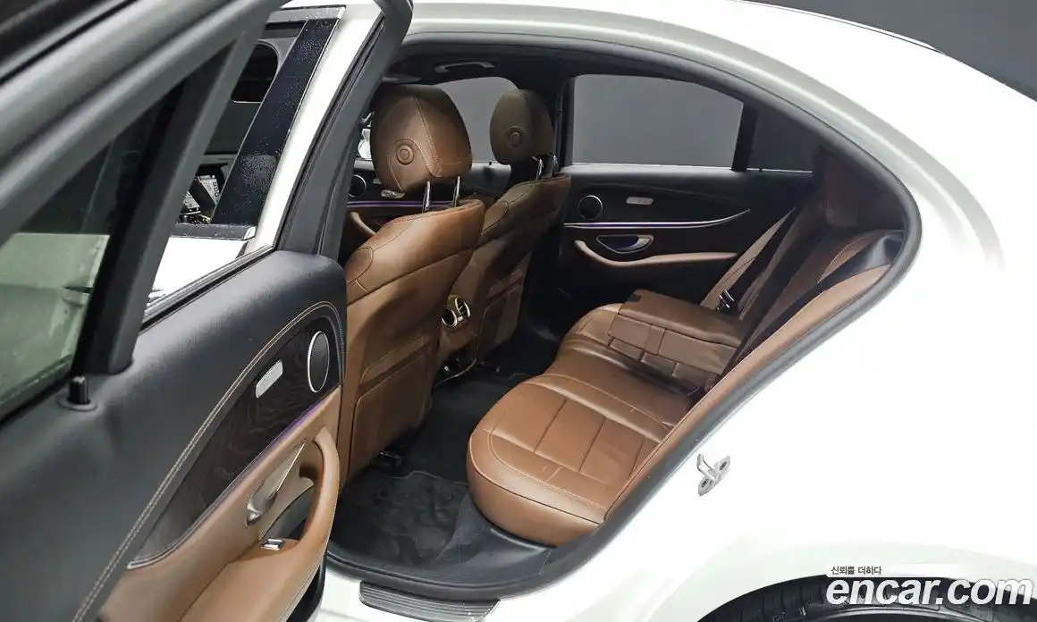 Mercedes-Benz E-Class 2023 2.0 гидро в Москве № 139918, фото 19