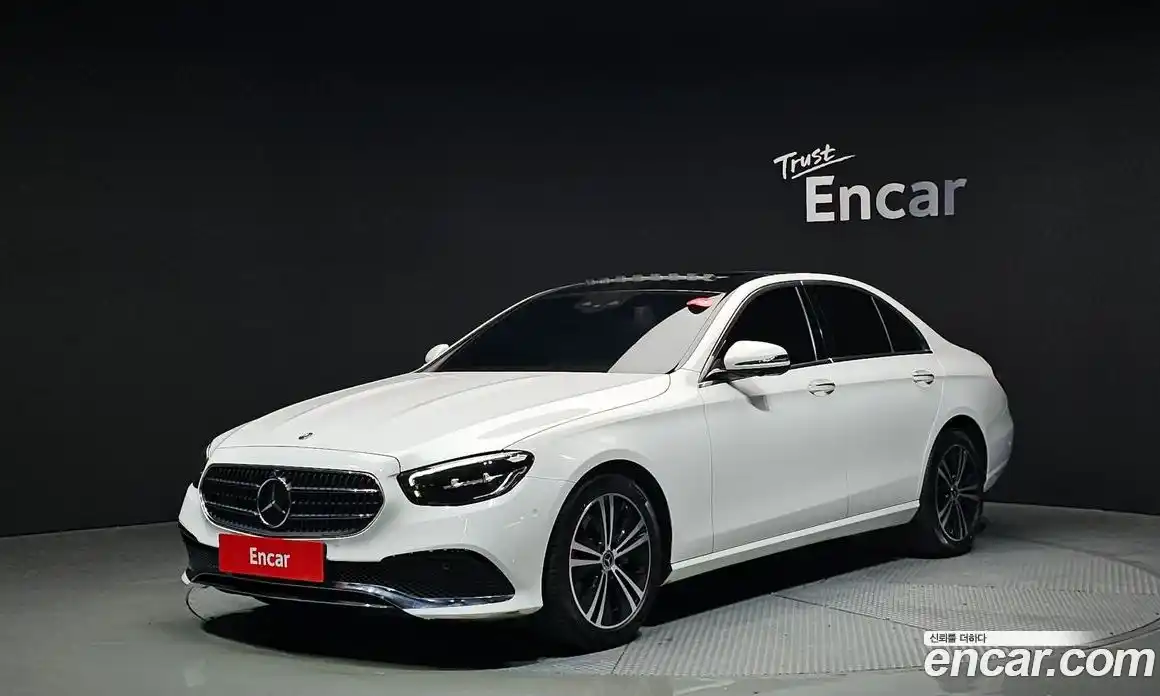 Mercedes-Benz E-Class 2022 2.0 гидро в Москве № 142021, фото 1