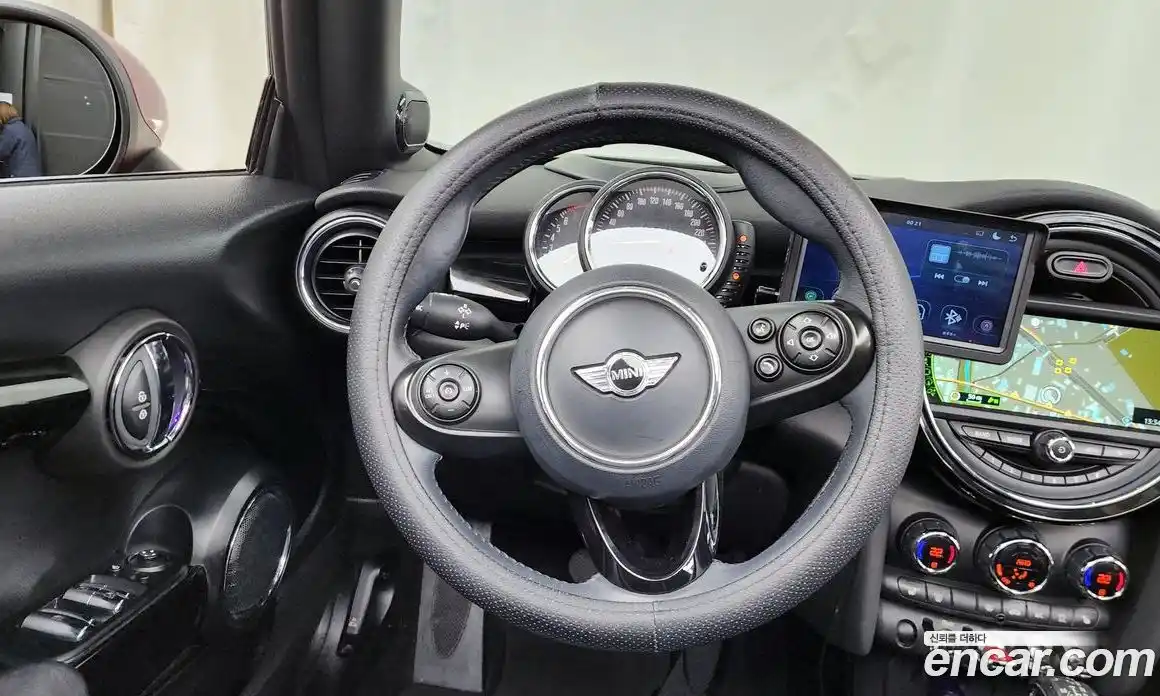 Mini Cooper Convertible 2017 1.5 гидро в Москве № 157337, фото 13