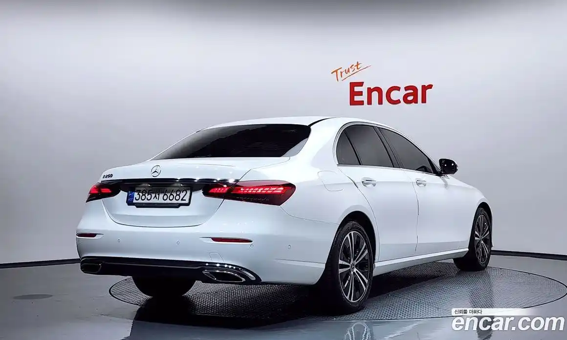 Mercedes-Benz E-Class 2022 2.0 гидро в Москве, фото 2
