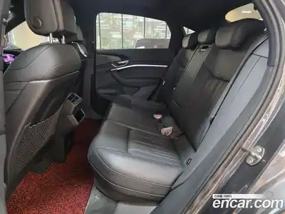 Audi e-tron 2021 гидро в Москве № 164114, миниатюра 11