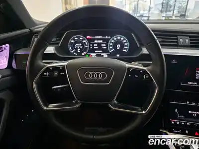 Audi e-tron 2021 гидро в Москве № 164114, миниатюра 12