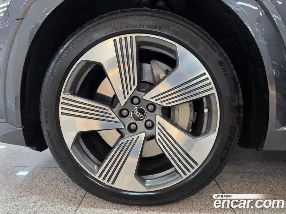 Audi e-tron 2021 гидро в Москве № 164114, фото 5