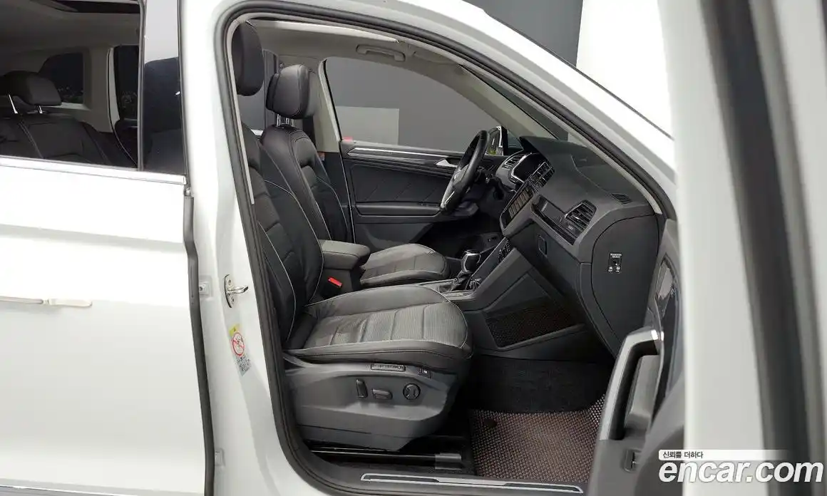 Volkswagen Tiguan 2021 2.0 гидро в Москве № 168894, фото 11