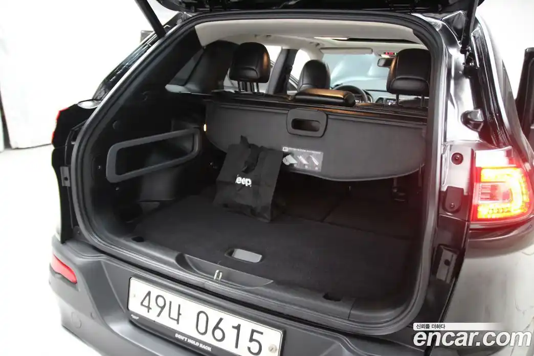 Jeep Cherokee 2016 2.4 гидро в Москве № 169391, фото 5