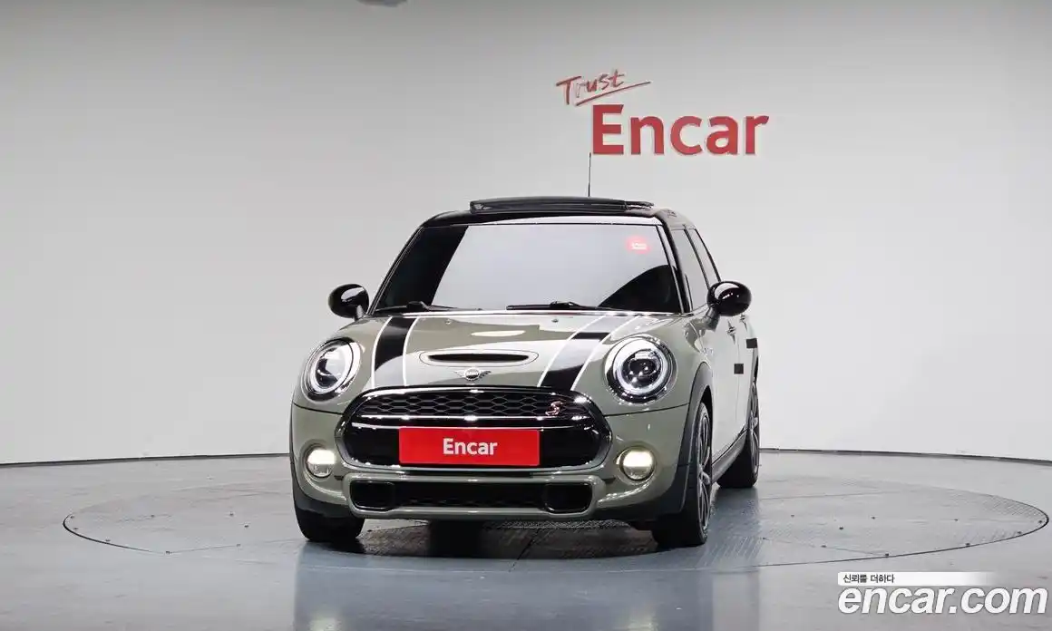 Mini Cooper 2018 2.0 гидро в Москве № 187091, фото 2