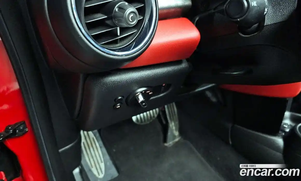 Mini Cooper Convertible 2018 2.0 гидро в Москве № 191243, фото 14