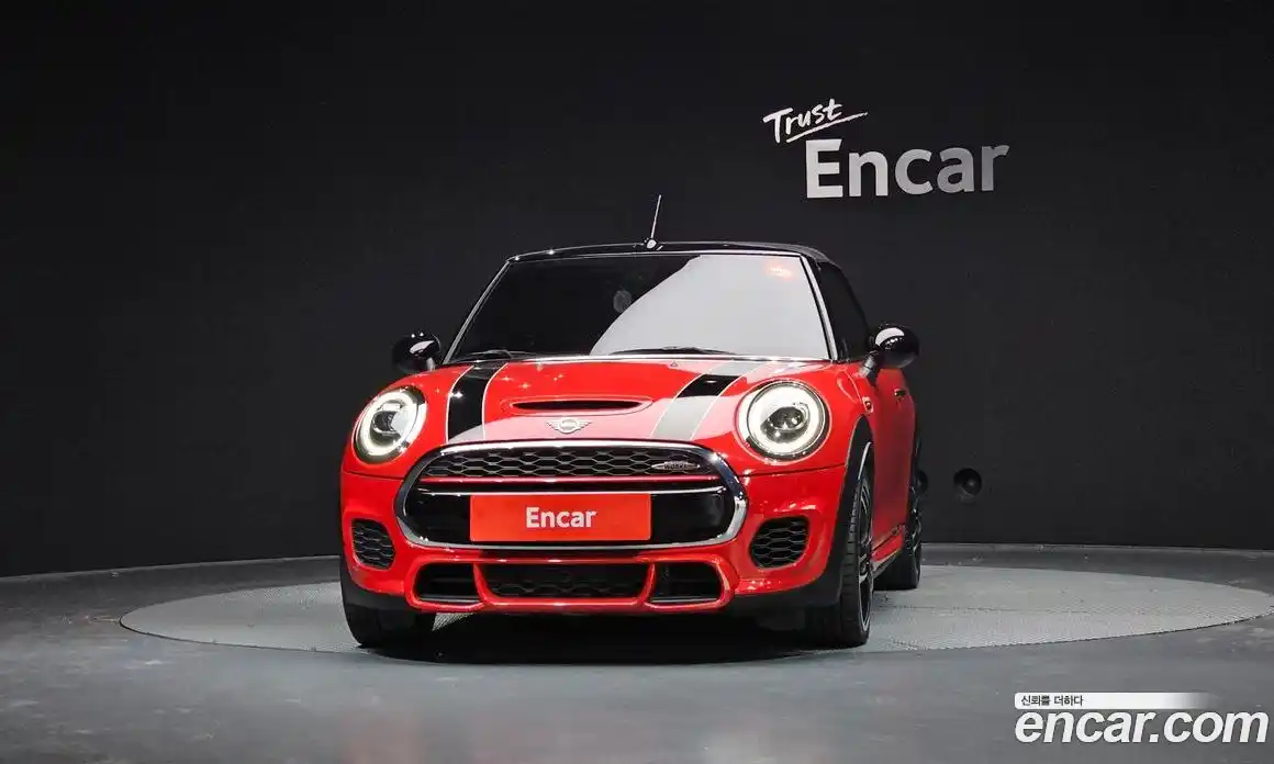 Mini Cooper Convertible 2018 2.0 гидро в Москве № 191243, фото 3