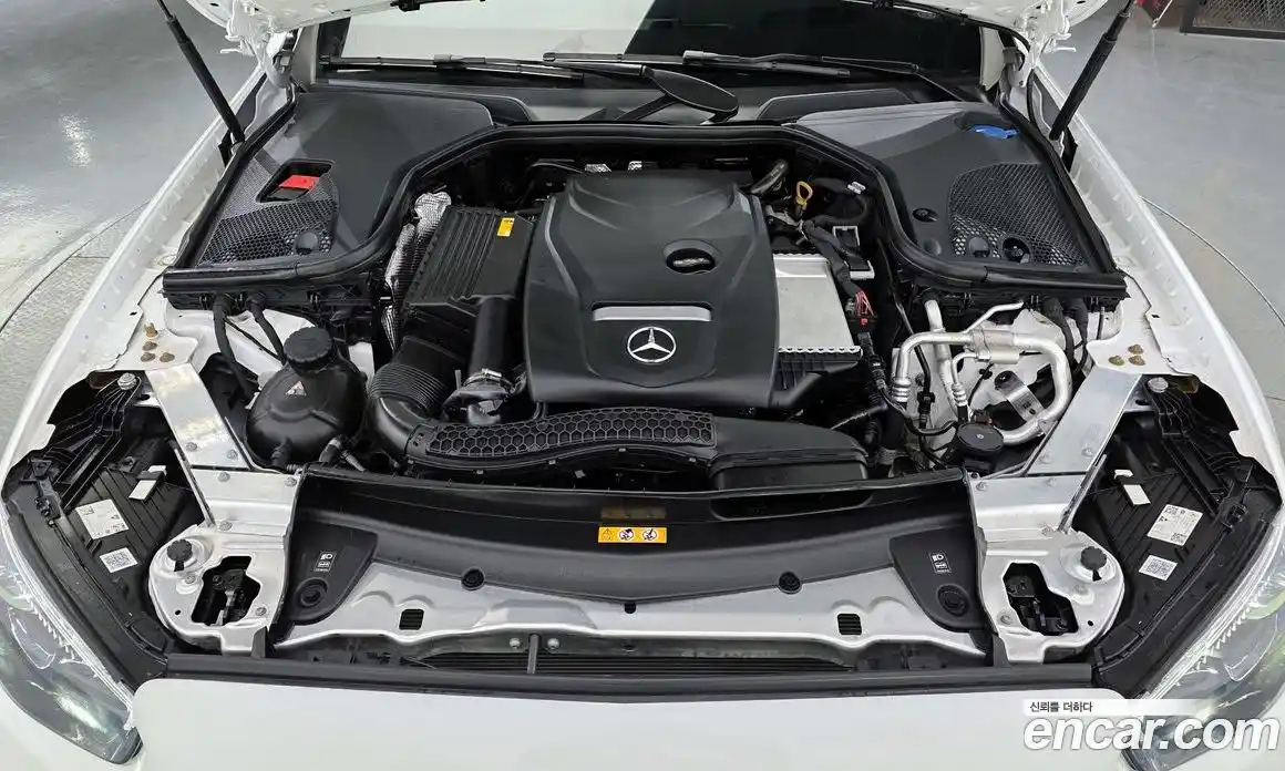 Mercedes-Benz E-Class 2023 2.0 гидро, фото 6