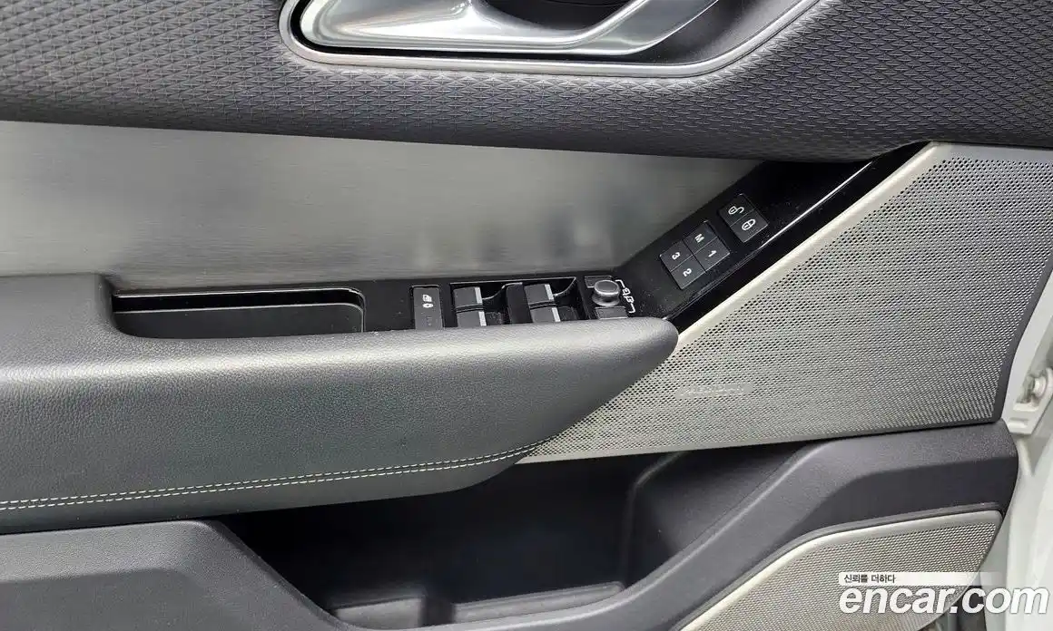 Land Rover Range-Rover Velar 2017 2.0 гидро в Москве № 213692, фото 16
