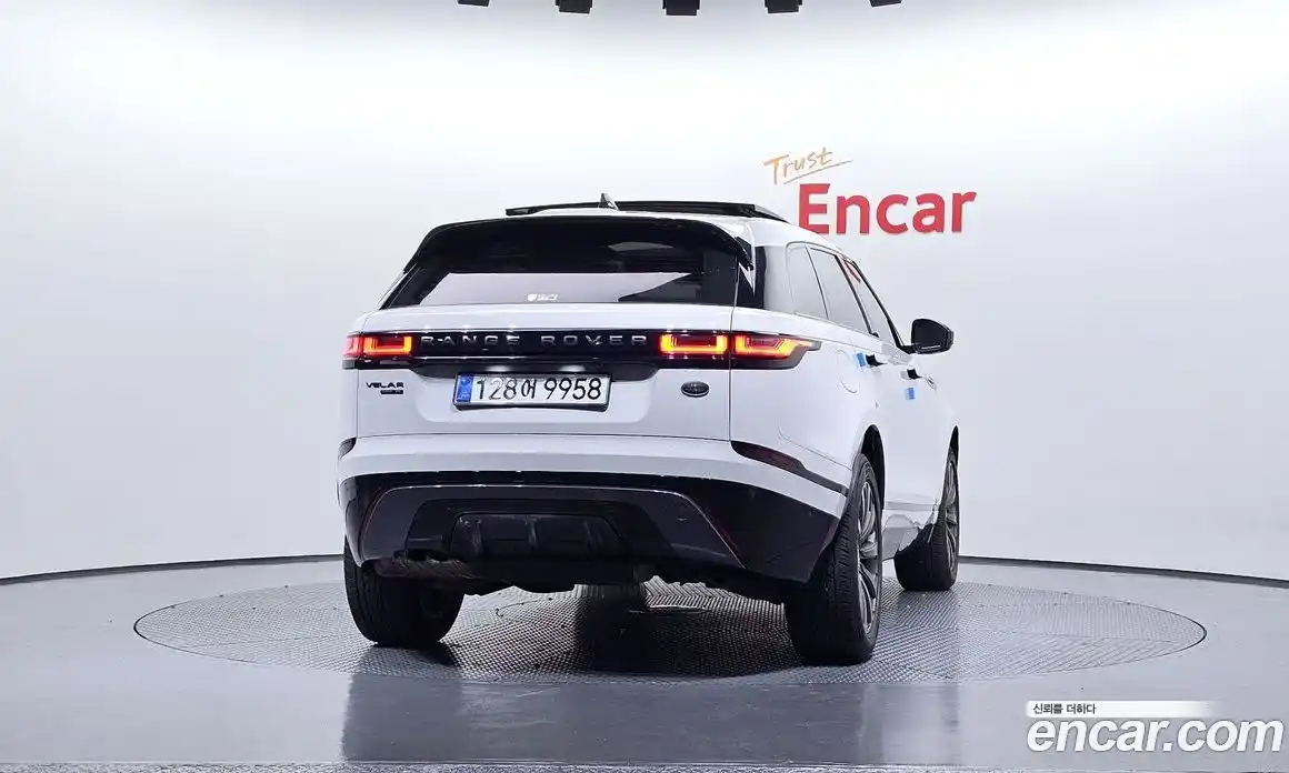 Land Rover Range-Rover Velar 2017 2.0 гидро в Москве № 213692, фото 4