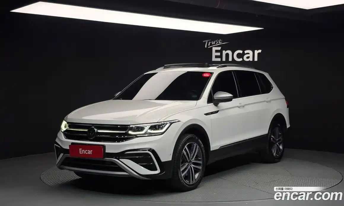 Volkswagen Tiguan 2023 2.0 гидро в Москве № 214943, фото 1