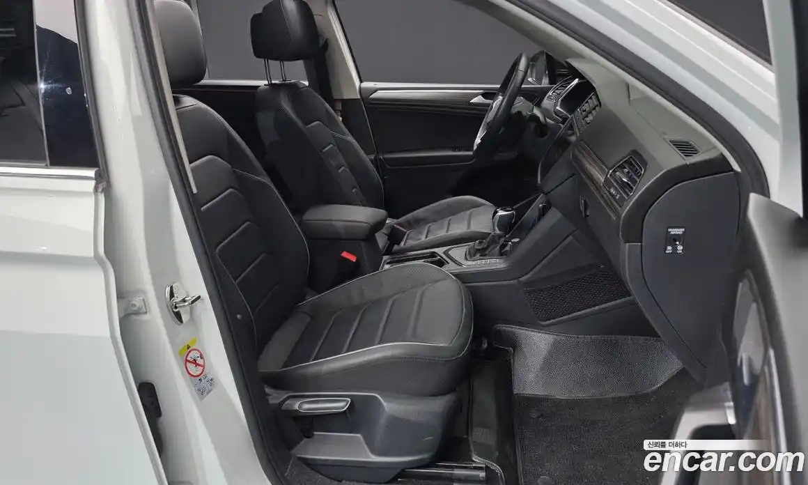 Volkswagen Tiguan 2023 2.0 гидро в Москве № 214943, фото 11