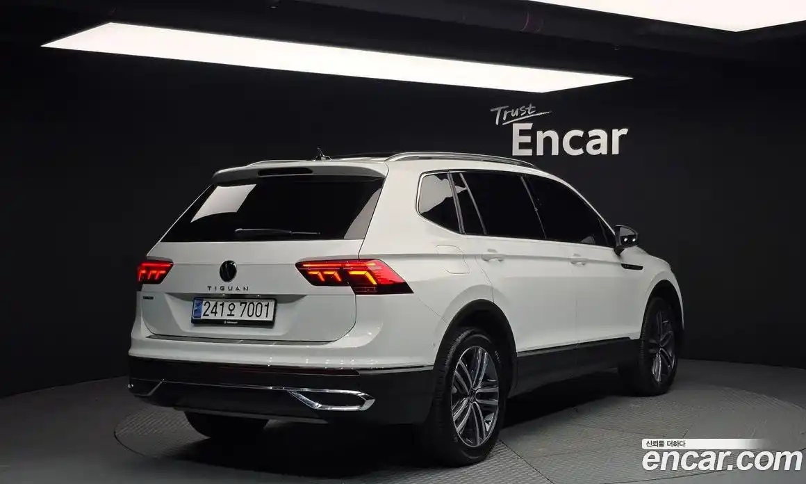 Volkswagen Tiguan 2023 2.0 гидро в Москве № 214943, фото 2