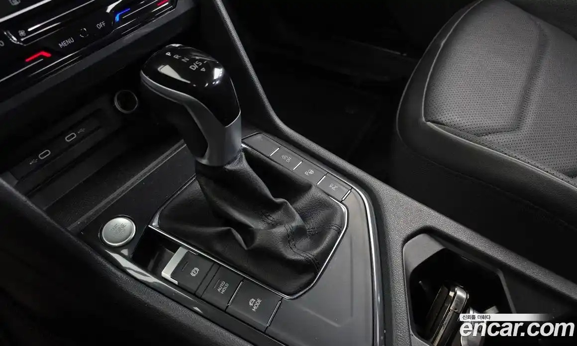Volkswagen Tiguan 2023 2.0 гидро в Москве № 214943, фото 9