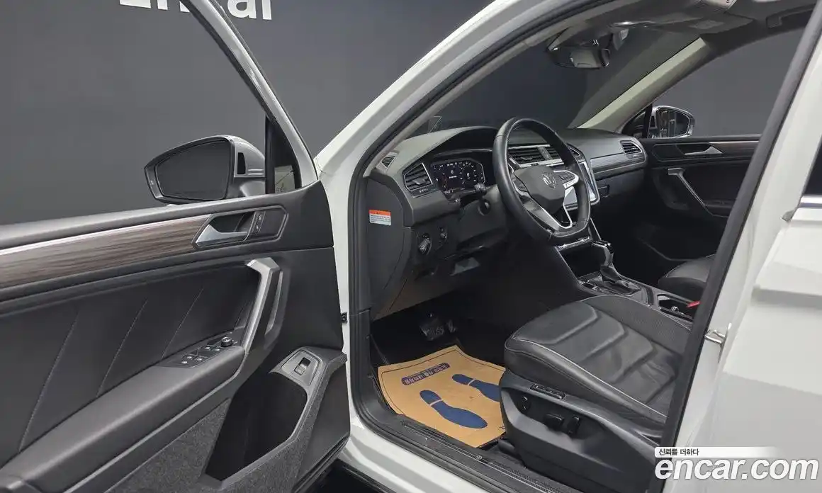 Volkswagen Tiguan 2023 2.0 гидро в Москве № 214943, фото 10