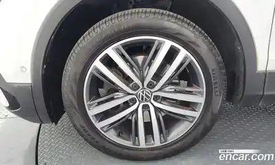 Volkswagen Tiguan 2022 2.0 гидро в Москве № 215006, миниатюра 5