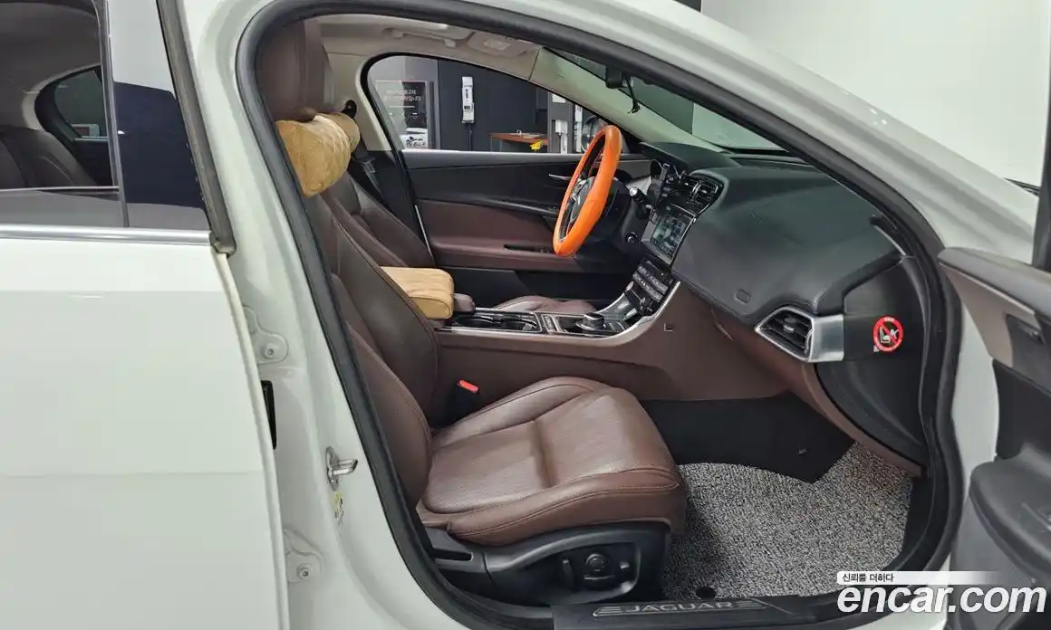 Jaguar XE 2017 2.0 гидро в Москве № 256087, фото 11