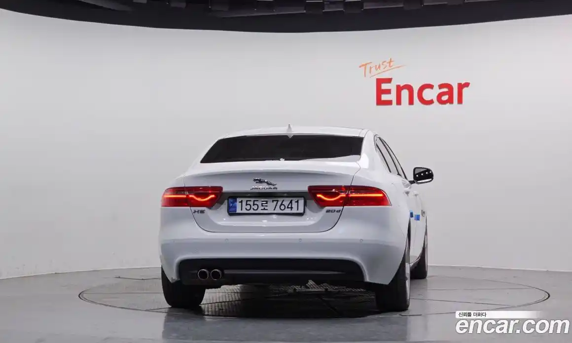 Jaguar XE 2017 2.0 гидро в Москве № 256087, фото 4