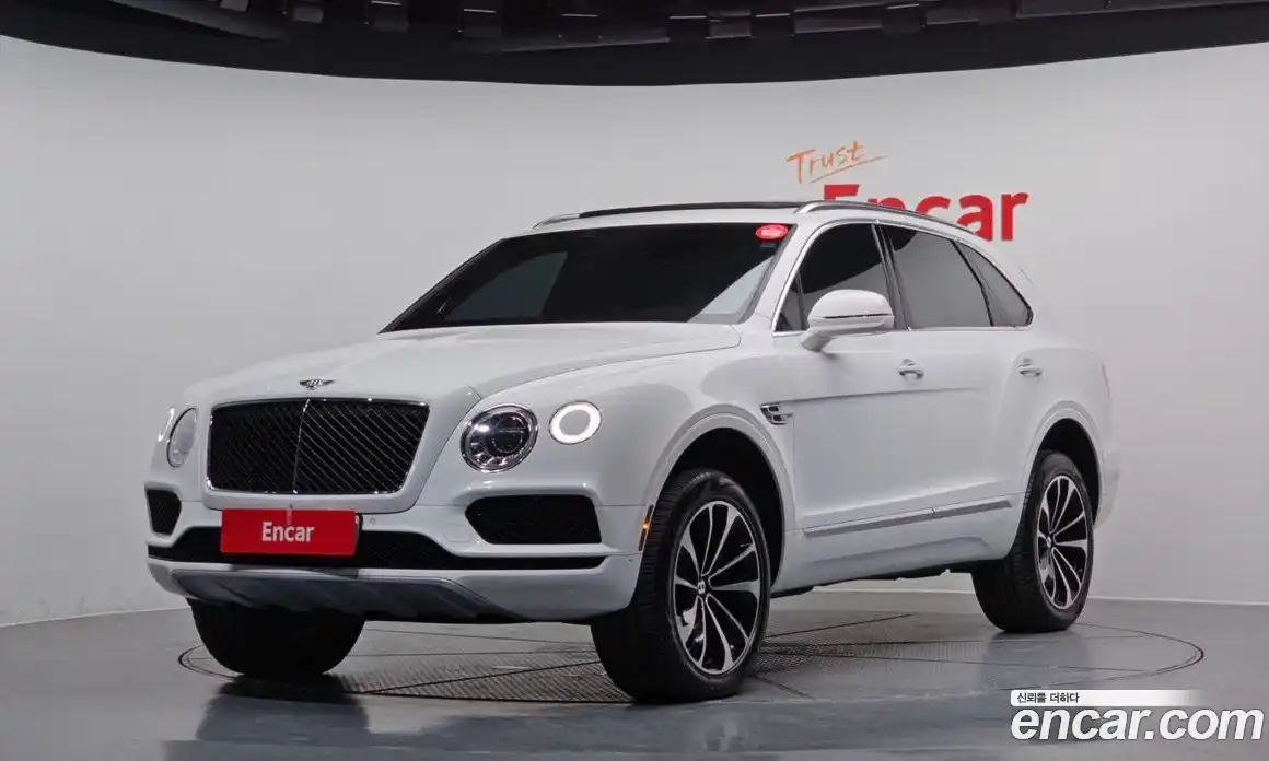 Bentley Bentayga 2019 4.0 гидро в Москве № 256628, фото 1
