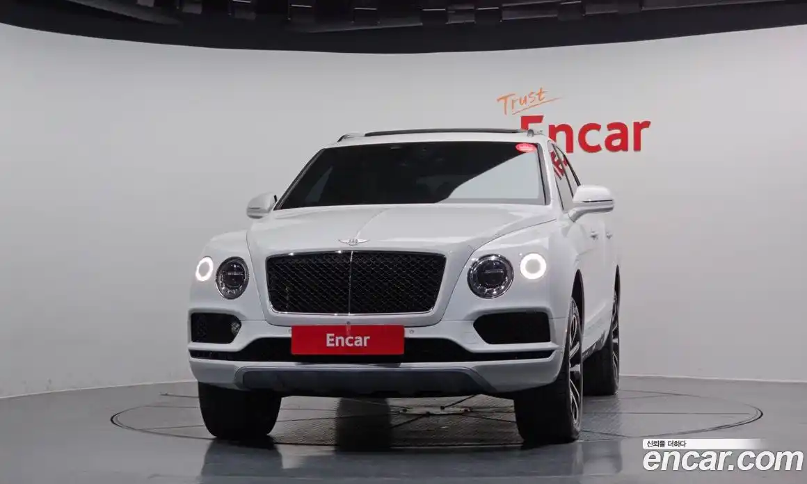 Bentley Bentayga 2019 4.0 гидро в Москве № 256628, фото 3