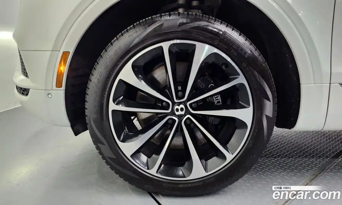 Bentley Bentayga 2019 4.0 гидро в Москве № 256628, фото 5