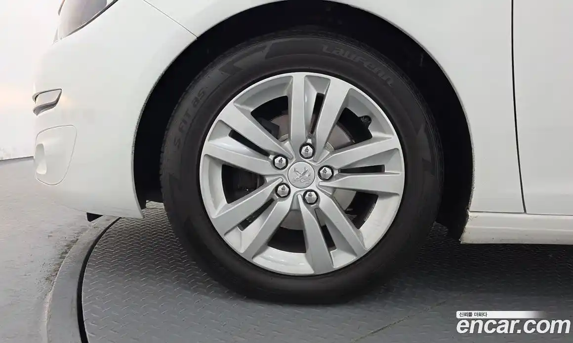 Peugeot 308 2015 1.6 гидро в Москве № 257499, фото 5