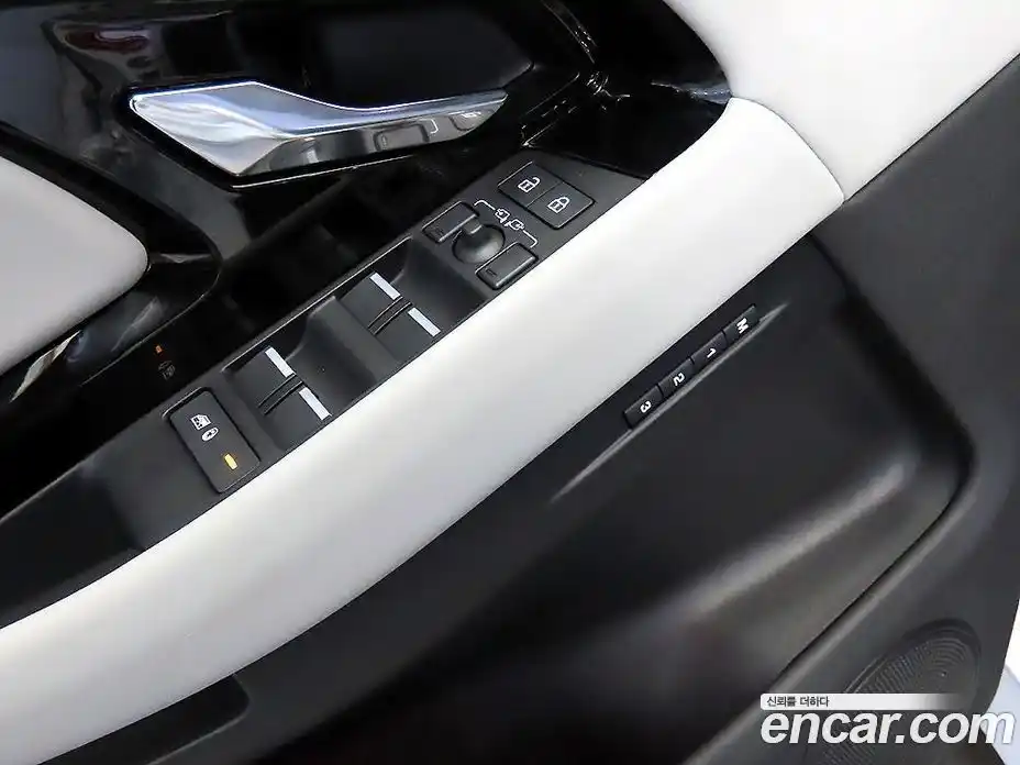 Land Rover Range-Rover Evoque 2025 2.0 гидро в Москве № 297963, фото 13