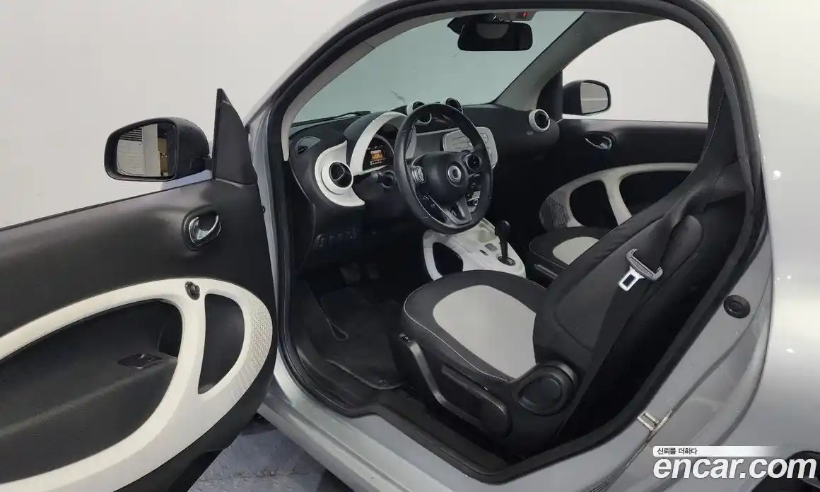 Smart Fortwo 2015 1.0 гидро в Москве № 402375, фото 10