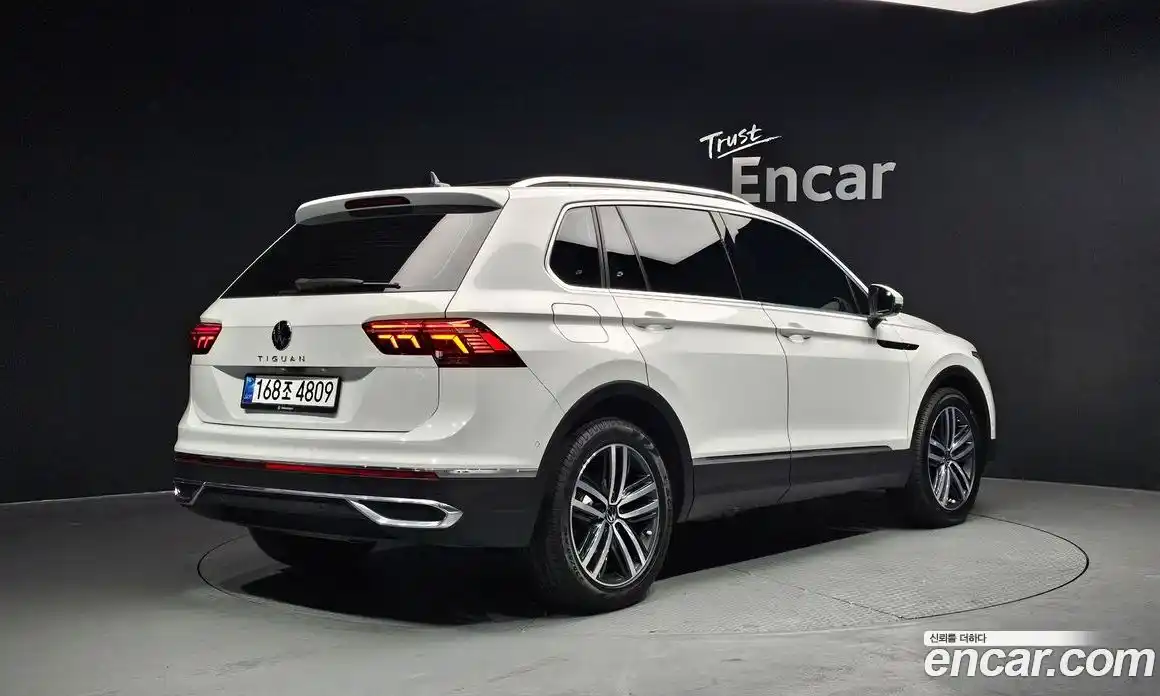 Volkswagen Tiguan 2021 2.0 гидро в Москве № 595647, фото 2